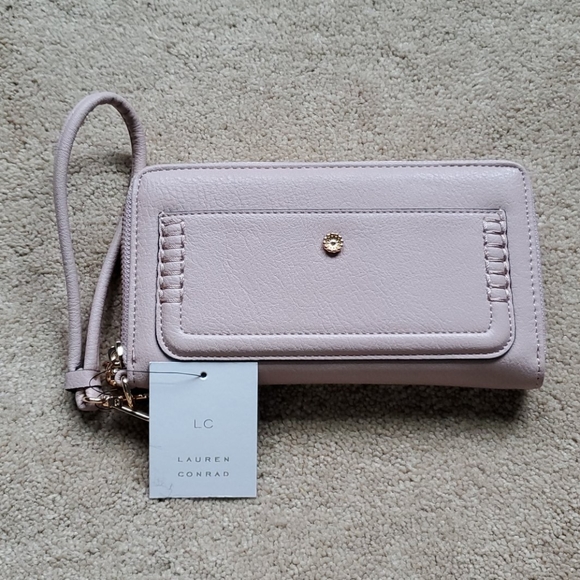 LC Lauren Conrad Handbags - NWT LC Lauren Conrad wristlet wallet